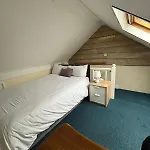 Shared House In Chakeshill Drive