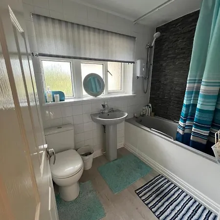 Shared House In Chakeshill Drive *