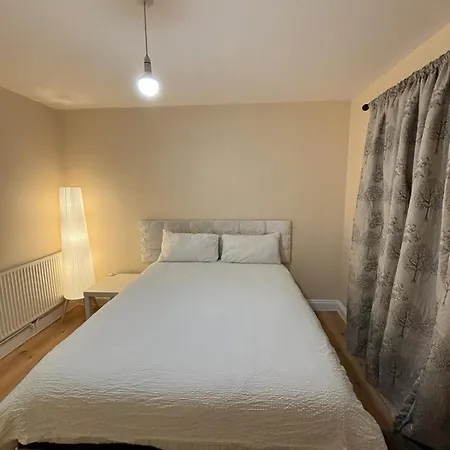 Guest house Shared House In Chakeshill Drive