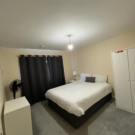 Shared House In Chakeshill Drive *