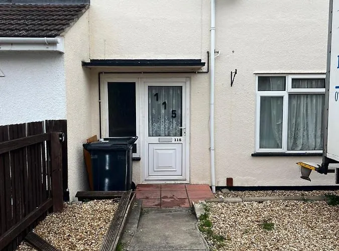 Гостьовий будинок Shared House In Chakeshill Drive Бристоль