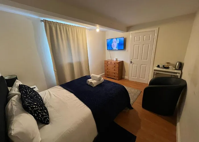 Shared House In Chakeshill Drive * Bristol