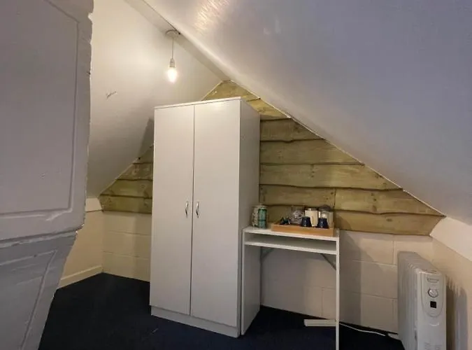 Shared House In Chakeshill Drive Penzion