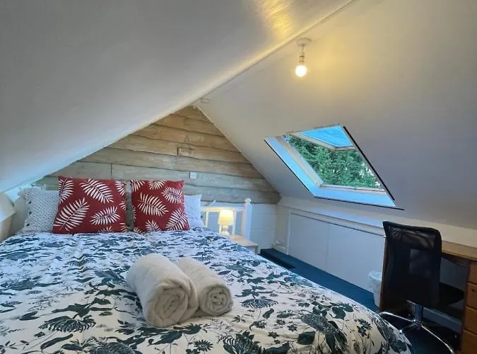 Shared House In Chakeshill Drive *