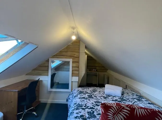 Shared House In Chakeshill Drive Bristol