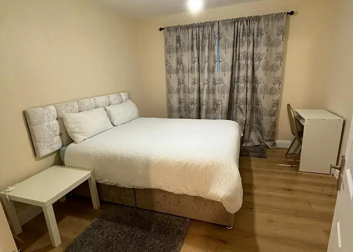 Guest house Shared House In Chakeshill Drive Bristol