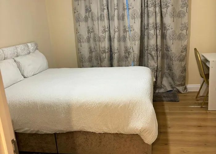 Shared House In Chakeshill Drive Bristol