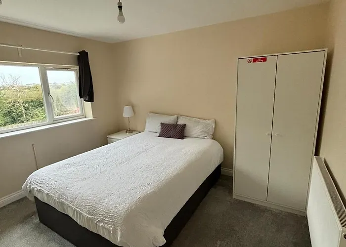 Shared House In Chakeshill Drive 招待所 布里斯托