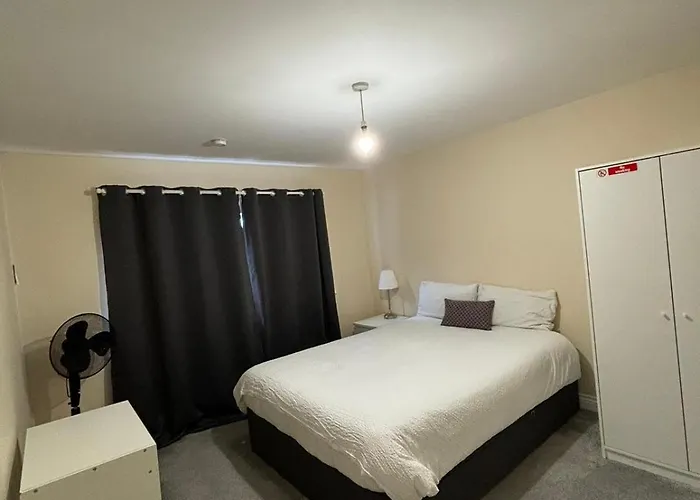 Shared House In Chakeshill Drive *