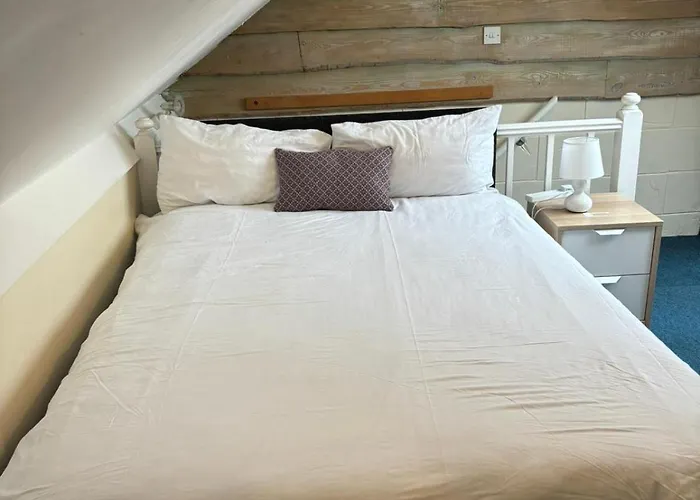 Shared House In Chakeshill Drive 布里斯托