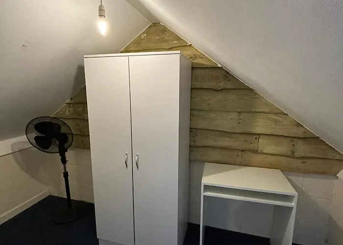 Shared House In Chakeshill Drive