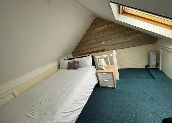 Shared House In Chakeshill Drive *