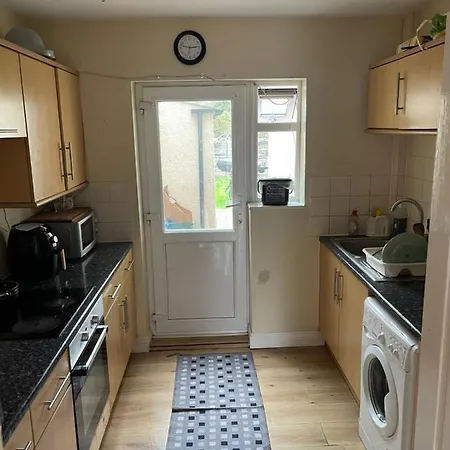 Shared House In Chakeshill Drive * Bristol
