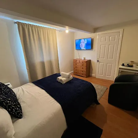 Shared House In Chakeshill Drive * Bristol