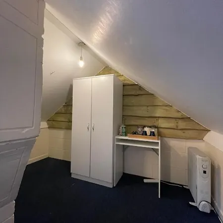 Shared House In Chakeshill Drive Penzion