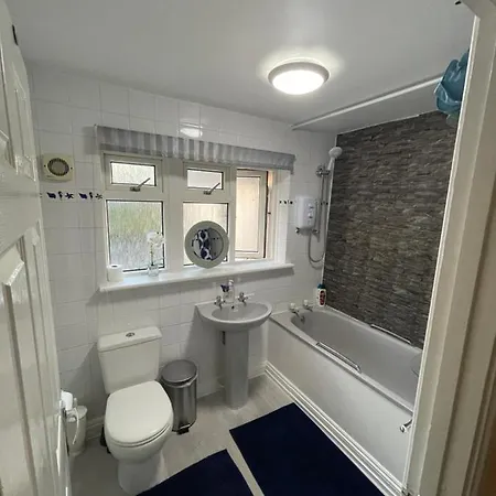 Penzion Shared House In Chakeshill Drive Bristol