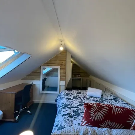 Shared House In Chakeshill Drive Bristol