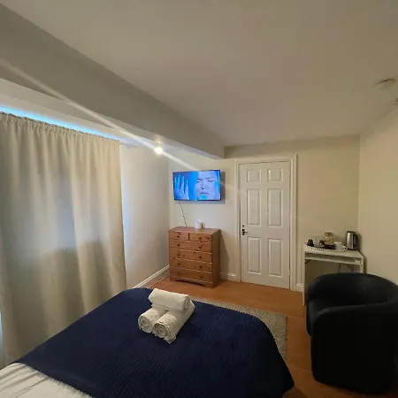 Shared House In Chakeshill Drive * Bristol