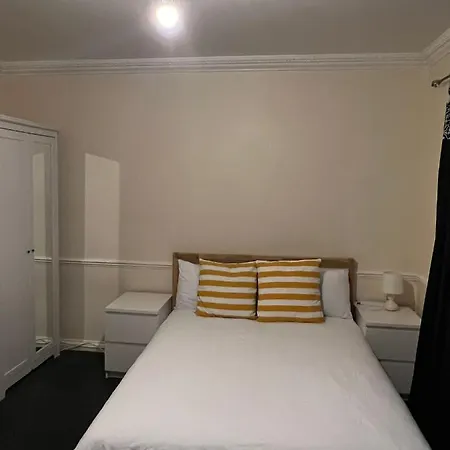 Shared House In Chakeshill Drive *