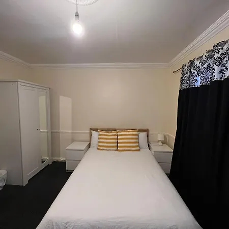 Shared House In Chakeshill Drive