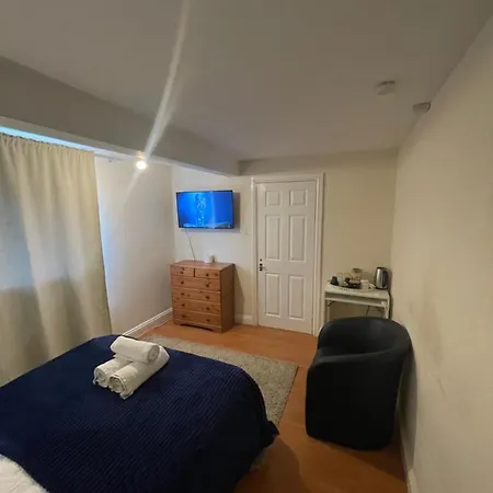 Shared House In Chakeshill Drive *