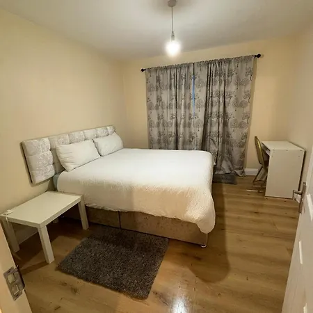 Penzion Shared House In Chakeshill Drive Bristol