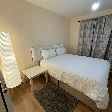 Shared House In Chakeshill Drive * Bristol