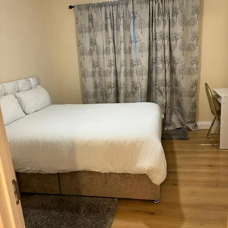 Shared House In Chakeshill Drive Bristol