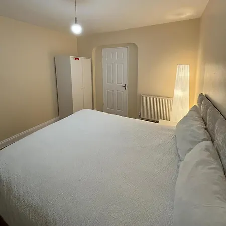 Shared House In Chakeshill Drive Gasthof