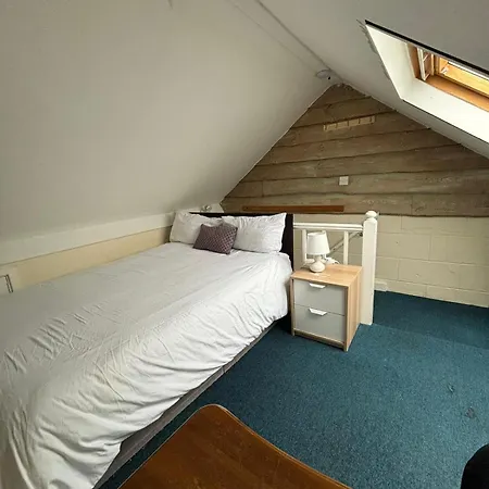 Shared House In Chakeshill Drive