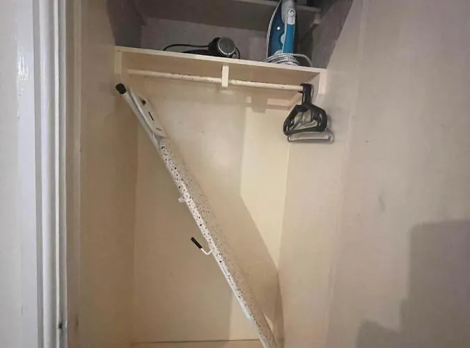 Shared House In Chakeshill Drive בית הארחה בריסטול