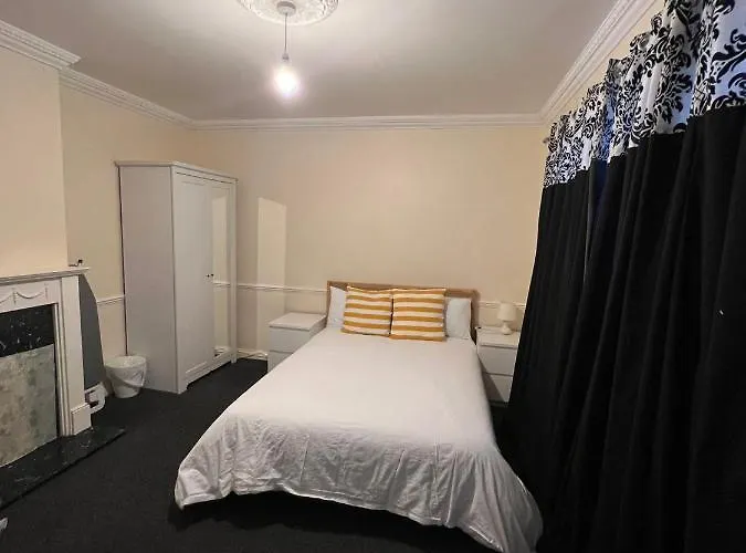 Shared House In Chakeshill Drive בריסטול