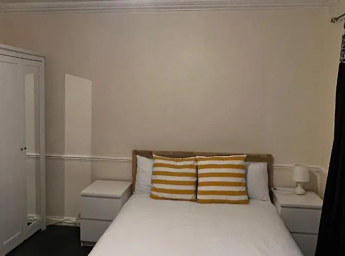 Shared House In Chakeshill Drive *