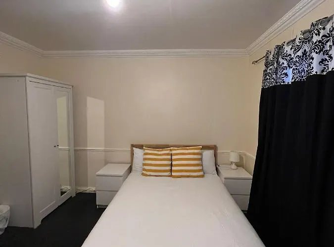 Shared House In Chakeshill Drive