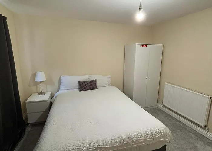 Shared House In Chakeshill Drive