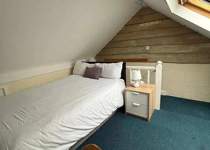 Shared House In Chakeshill Drive